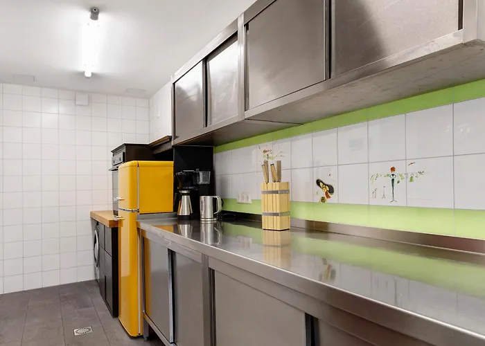 Buwesch 13 Nyaraló *