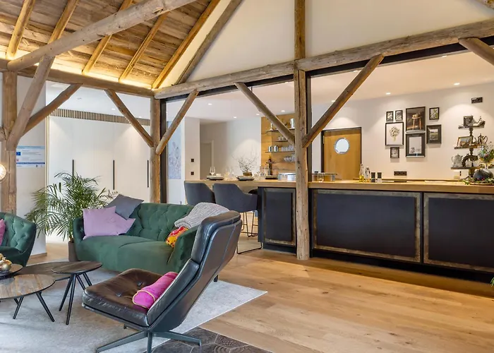 Buwesch 13 Nyaraló Nusttal